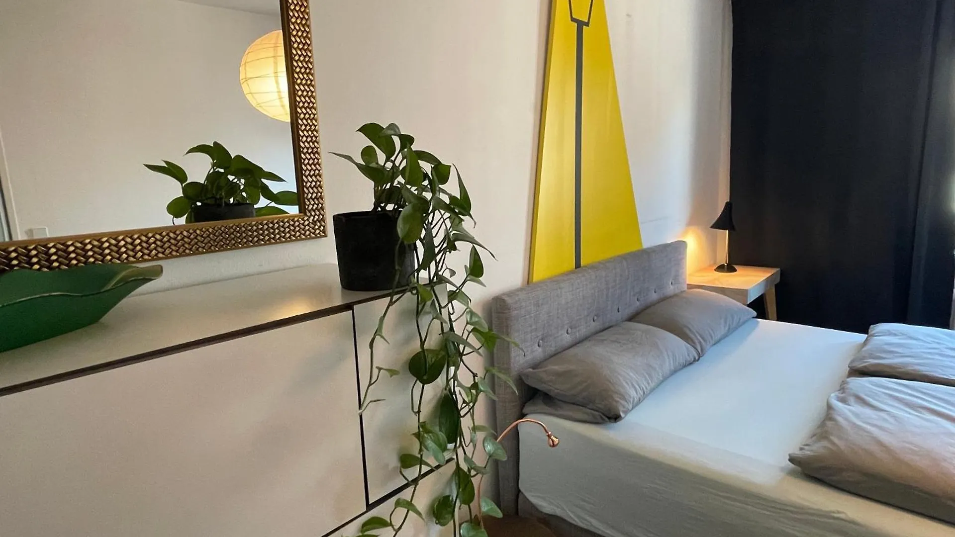 Checkpoint Charlie Apartment Berlin